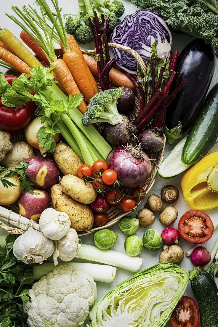 Green Bounty Basket: Organic Veggie Choice